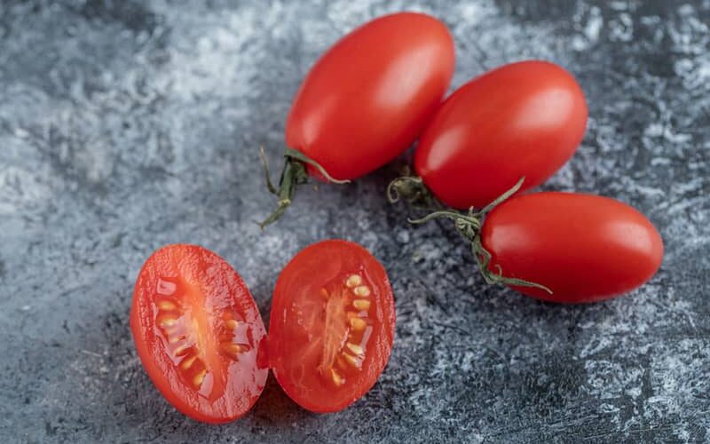 Amish paste tomatoes with elongated fruits