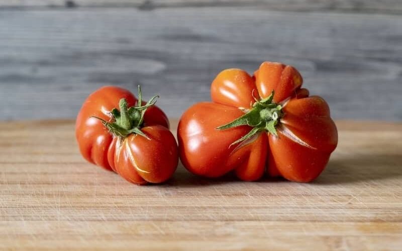Mortgage Lifter tomatoes placed on wooden surface